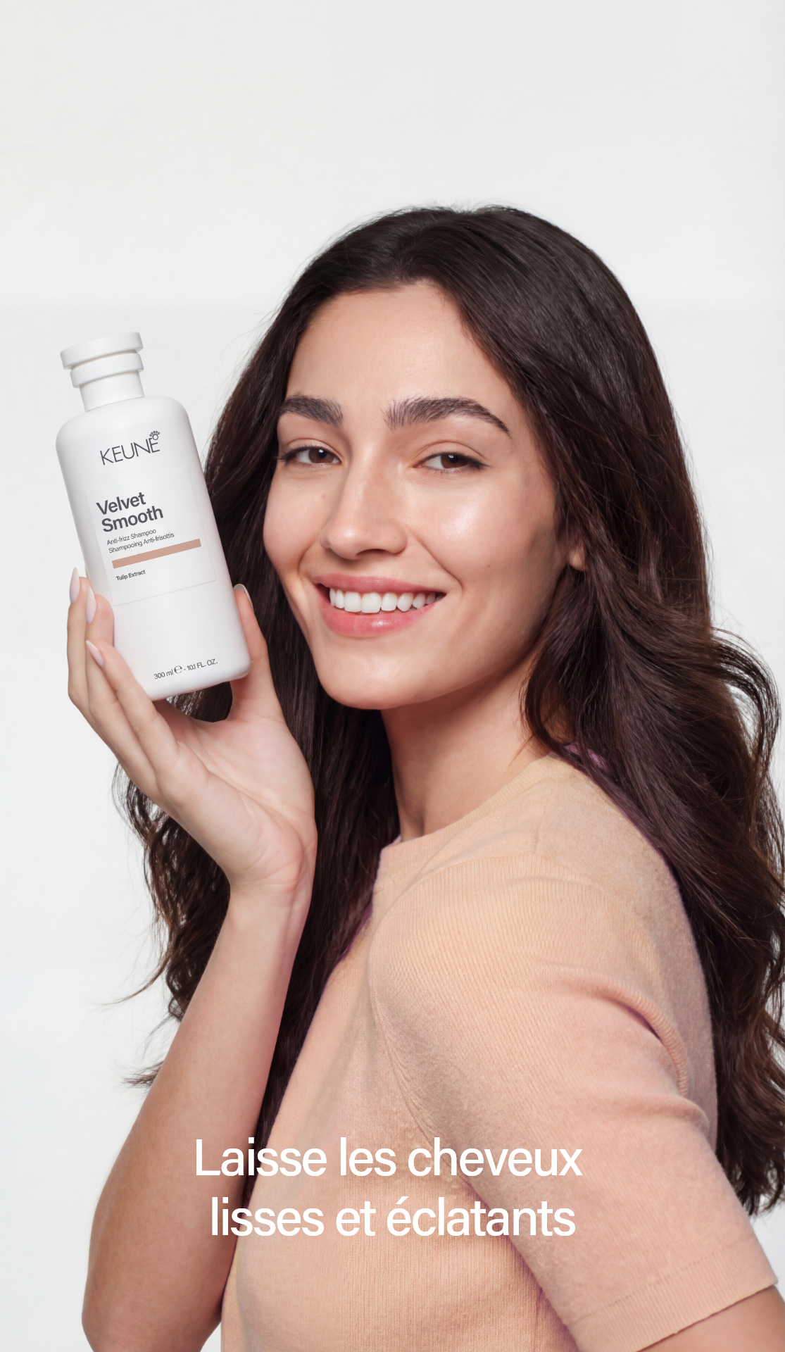 Masque Velvet Smooth de Keune : Cheveux lisses et soyeux grâce aux lipides biomimétiques et extrait de tulipe. Renforce, élimine les frisottis pour des cheveux parfaits.